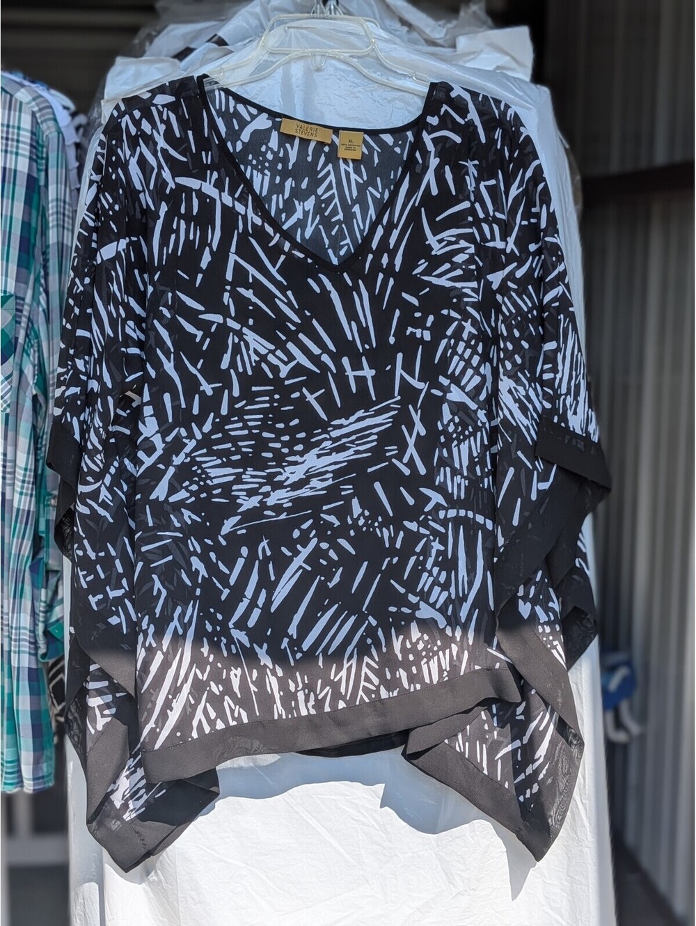 Valerie Stevens black and white abstract shaw blouse